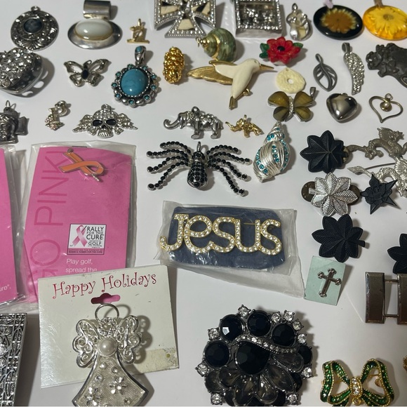 Vintage Brooches Pedants Antique Pins Signed Military, Summer, Fall, Religious - Picture 16 of 17